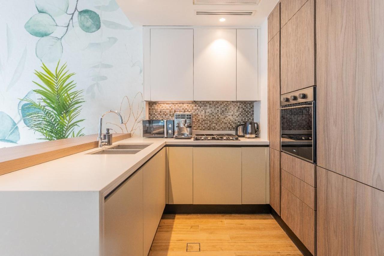 Desert Living Luxury Condo - Jumeirah Living Marina Gate Дубай Екстериор снимка
