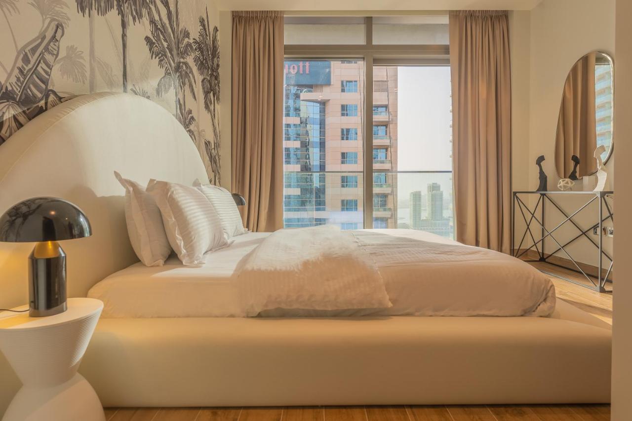 Desert Living Luxury Condo - Jumeirah Living Marina Gate Дубай Екстериор снимка