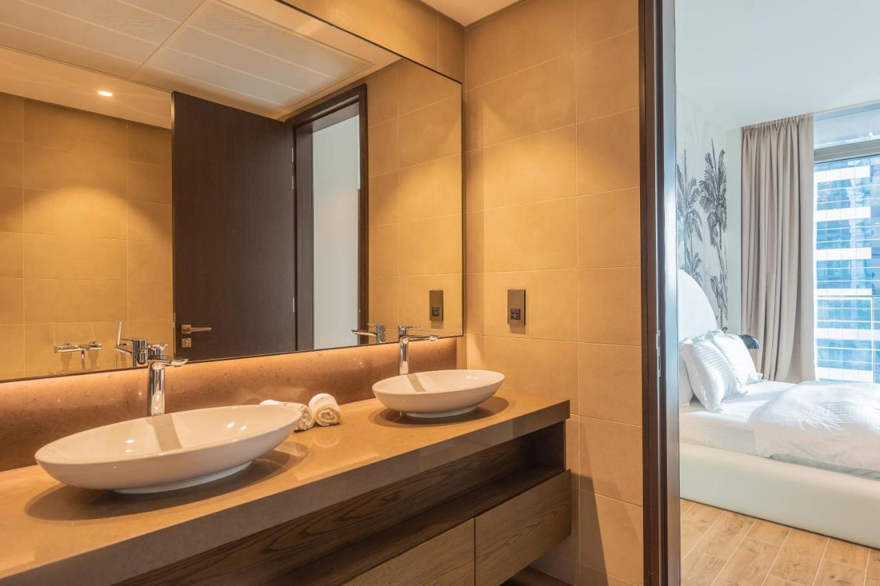 Desert Living Luxury Condo - Jumeirah Living Marina Gate Дубай Екстериор снимка