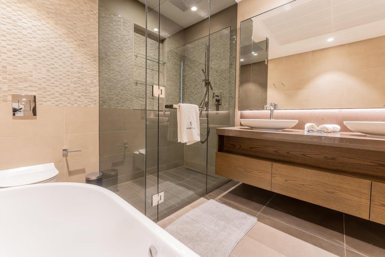 Desert Living Luxury Condo - Jumeirah Living Marina Gate Дубай Екстериор снимка